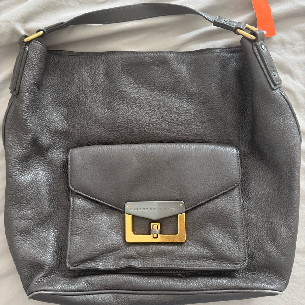 Marc By Marc Jacobs Gray Leather Shoulder Bag with Classic Design